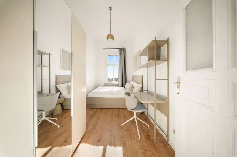 Tolles Zimmer in einer 5-Zimmer-Wohnung im Friedrichshain – voll möbliert — photo 1